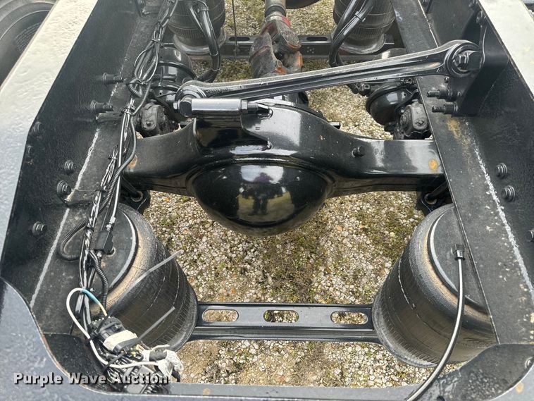 image for item EH6728 2007 Mack CHN613 semi truck