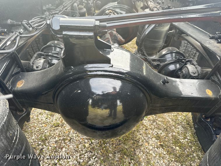 image for item EH6728 2007 Mack CHN613 semi truck