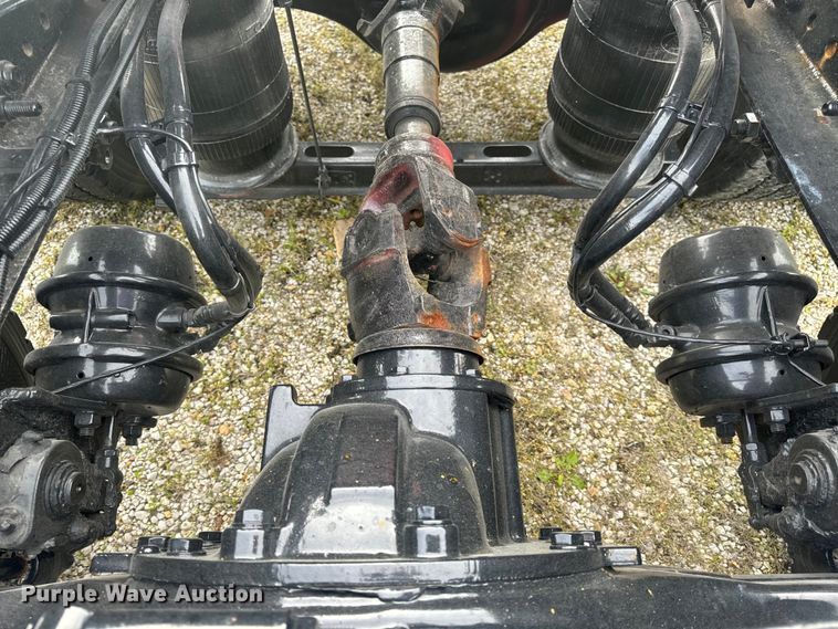 image for item EH6728 2007 Mack CHN613 semi truck