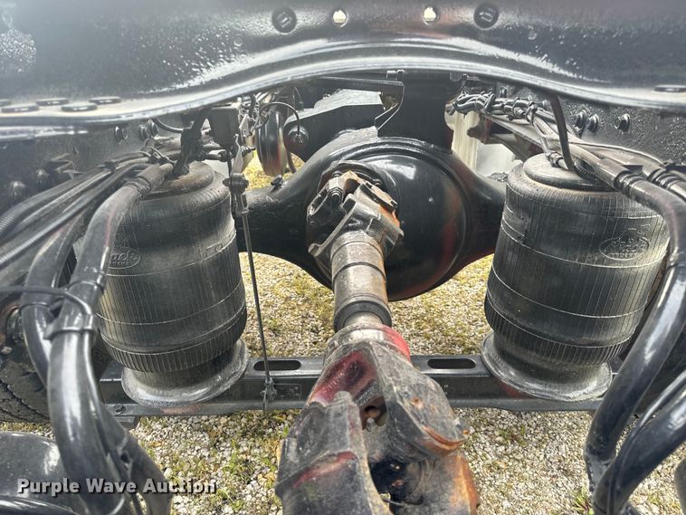 image for item EH6728 2007 Mack CHN613 semi truck