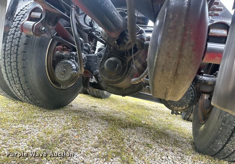 image for item EH6728 2007 Mack CHN613 semi truck