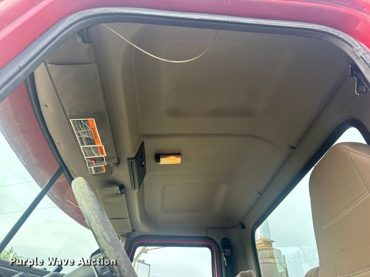 image for item EH6728 2007 Mack CHN613 semi truck