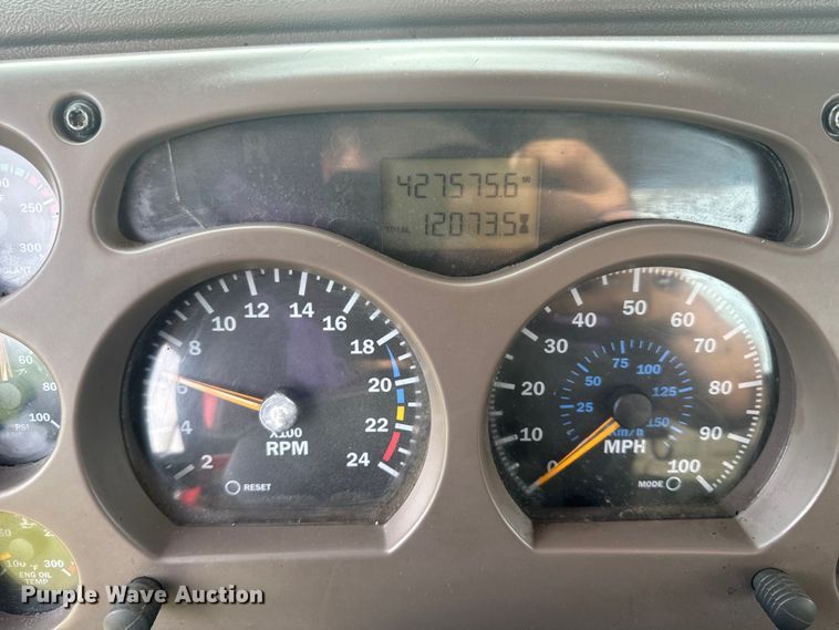 image for item EH6728 2007 Mack CHN613 semi truck