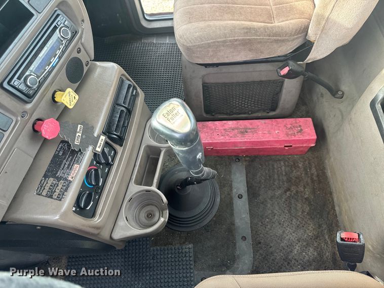 image for item EH6728 2007 Mack CHN613 semi truck