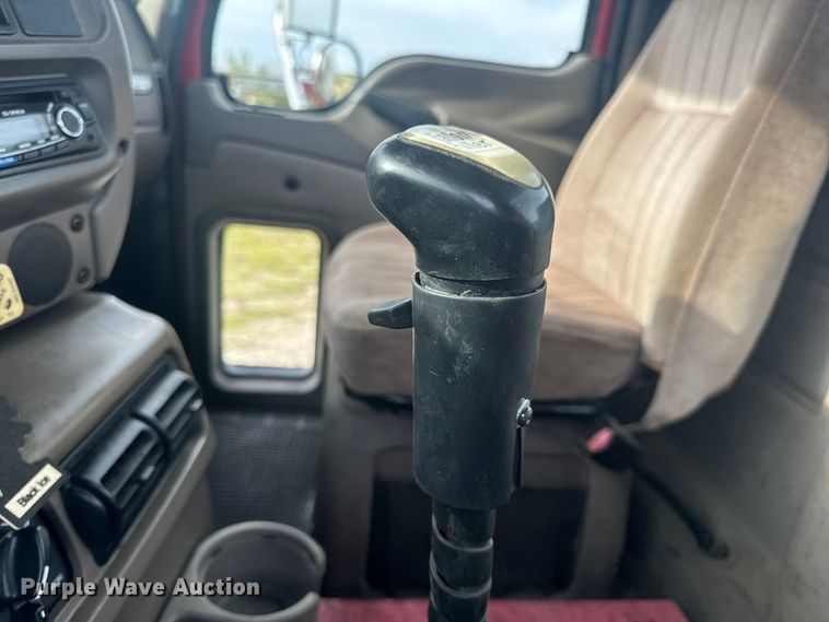 image for item EH6728 2007 Mack CHN613 semi truck