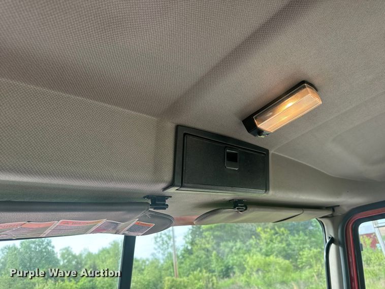 image for item EH6728 2007 Mack CHN613 semi truck