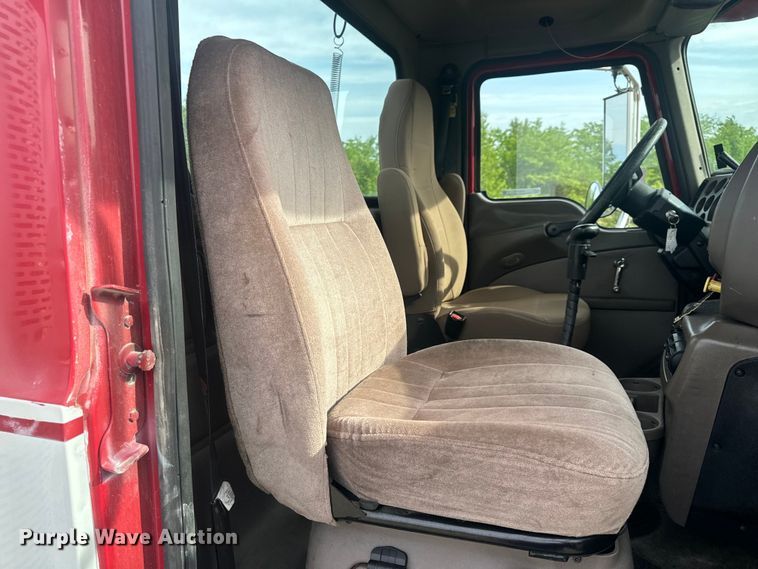 image for item EH6728 2007 Mack CHN613 semi truck