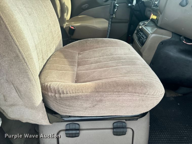 image for item EH6728 2007 Mack CHN613 semi truck