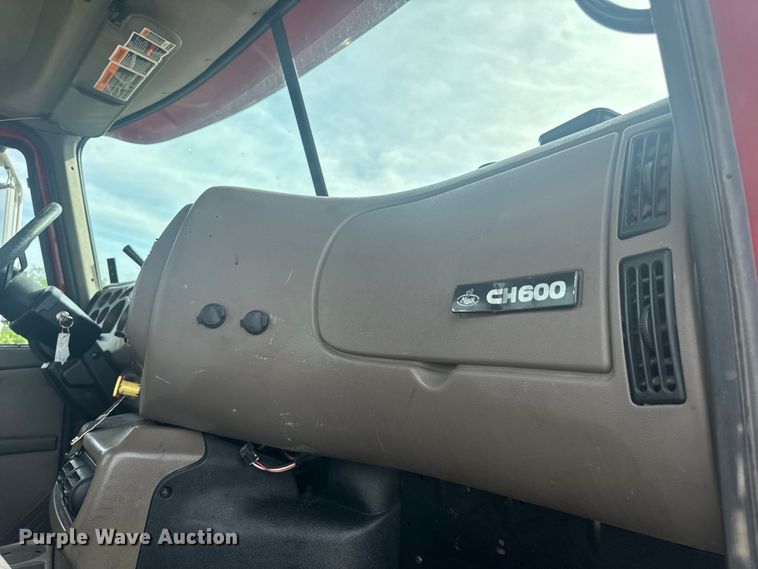 image for item EH6728 2007 Mack CHN613 semi truck