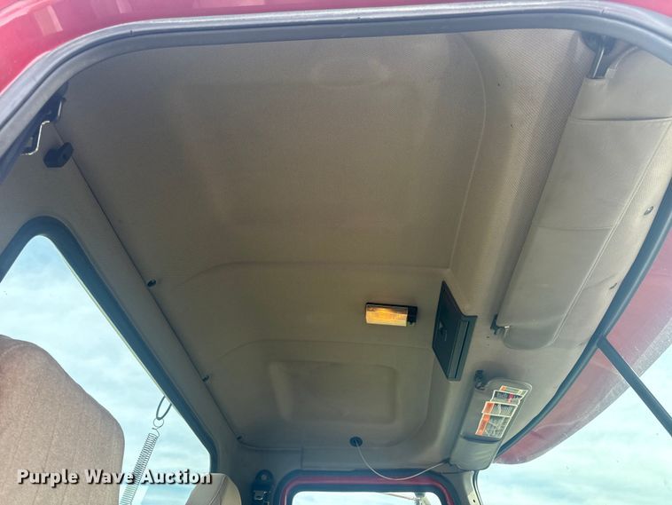 image for item EH6728 2007 Mack CHN613 semi truck