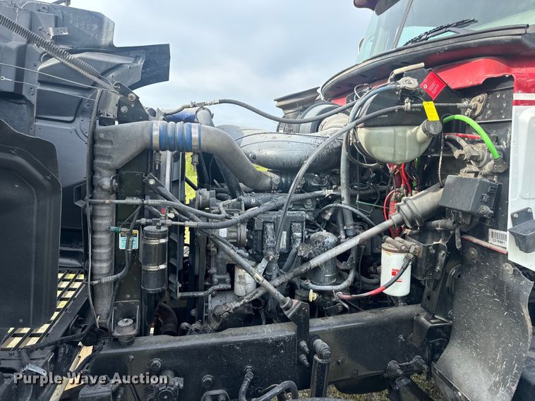 image for item EH6728 2007 Mack CHN613 semi truck