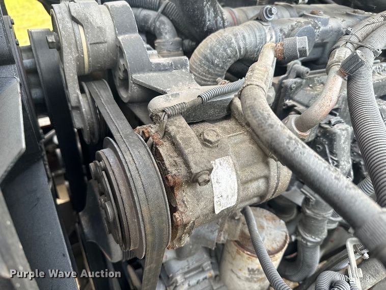 image for item EH6728 2007 Mack CHN613 semi truck