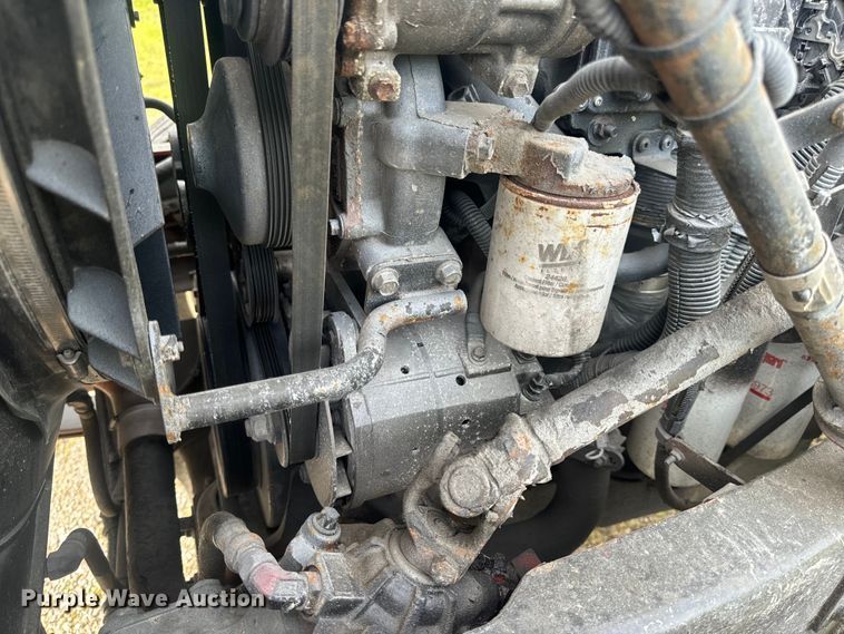 image for item EH6728 2007 Mack CHN613 semi truck