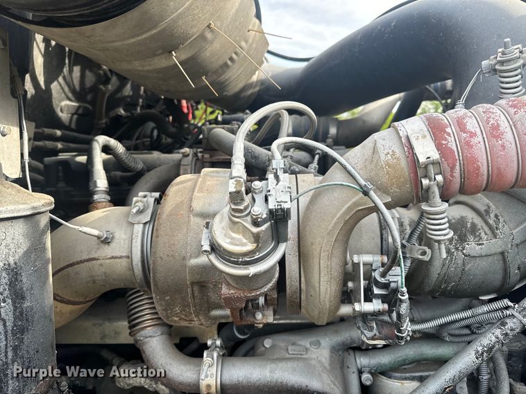 image for item EH6728 2007 Mack CHN613 semi truck