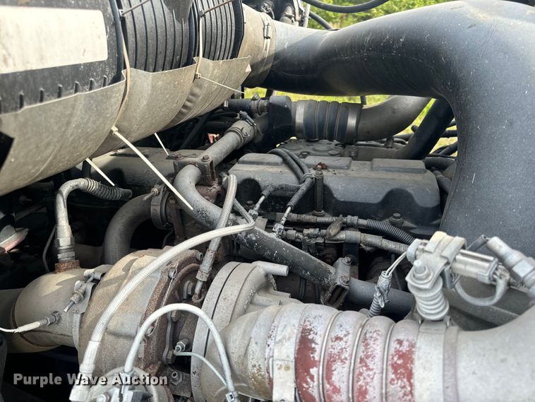 image for item EH6728 2007 Mack CHN613 semi truck