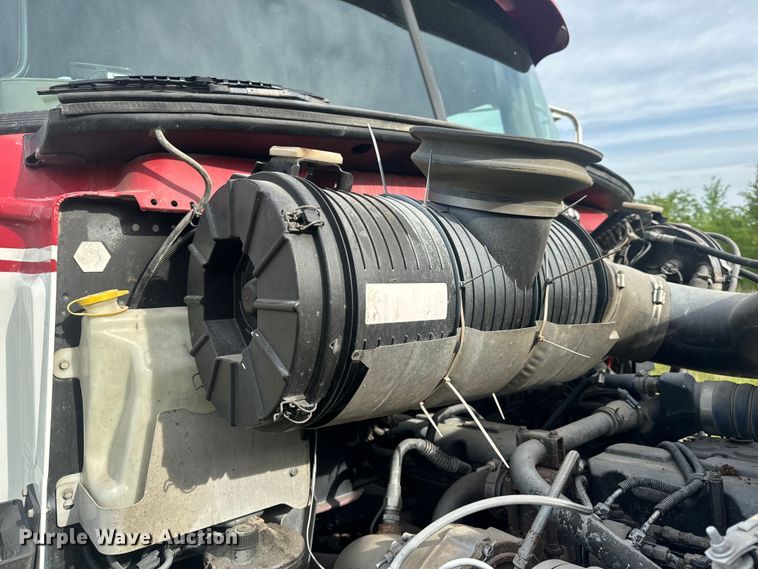 image for item EH6728 2007 Mack CHN613 semi truck