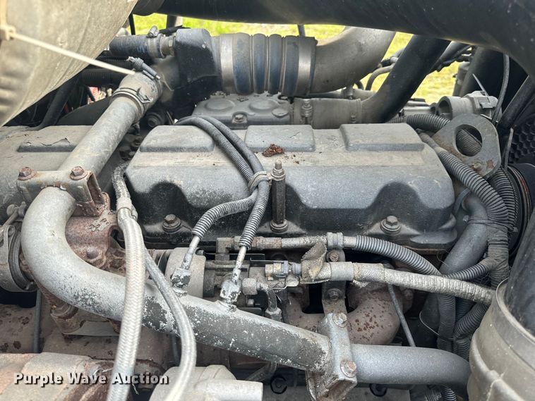 image for item EH6728 2007 Mack CHN613 semi truck