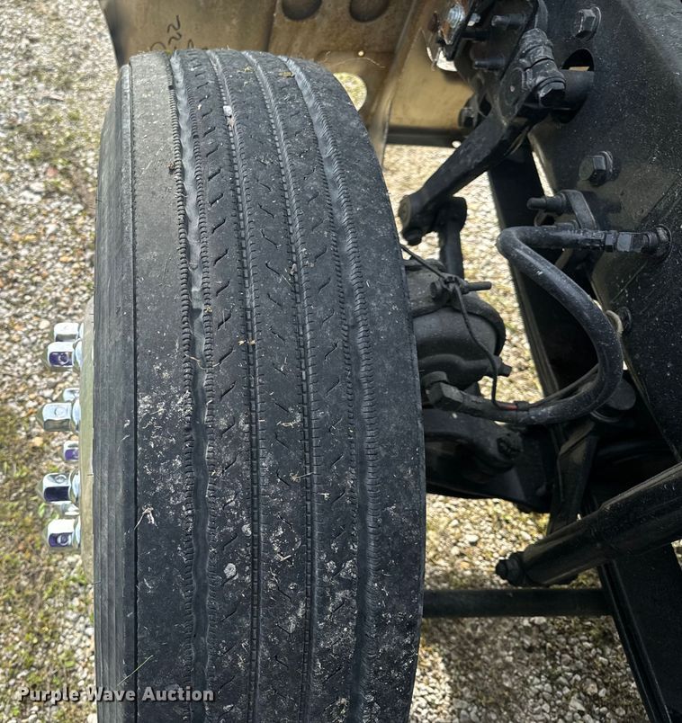 image for item EH6728 2007 Mack CHN613 semi truck