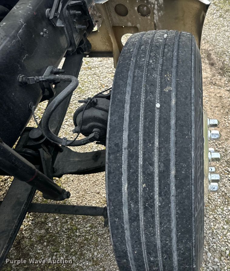 image for item EH6728 2007 Mack CHN613 semi truck