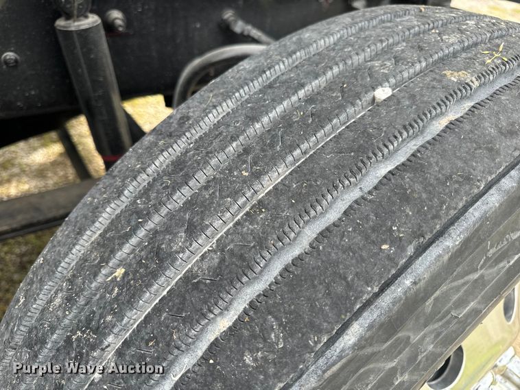 image for item EH6728 2007 Mack CHN613 semi truck