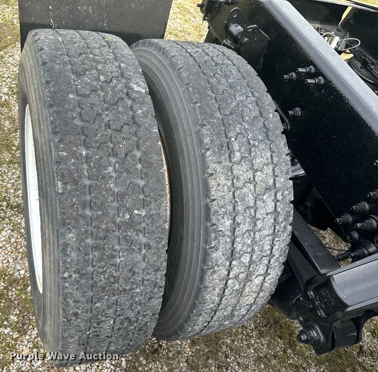 image for item EH6728 2007 Mack CHN613 semi truck