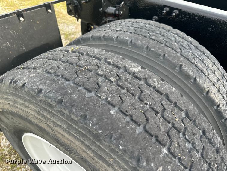 image for item EH6728 2007 Mack CHN613 semi truck