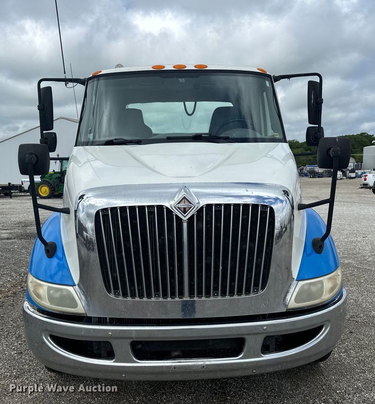 image for item EH6752 2007 International 8600 semi truck