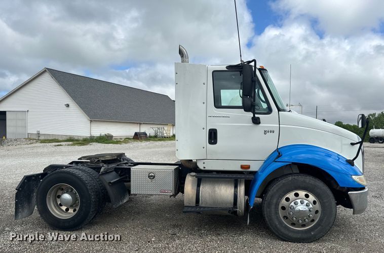 image for item EH6752 2007 International 8600 semi truck