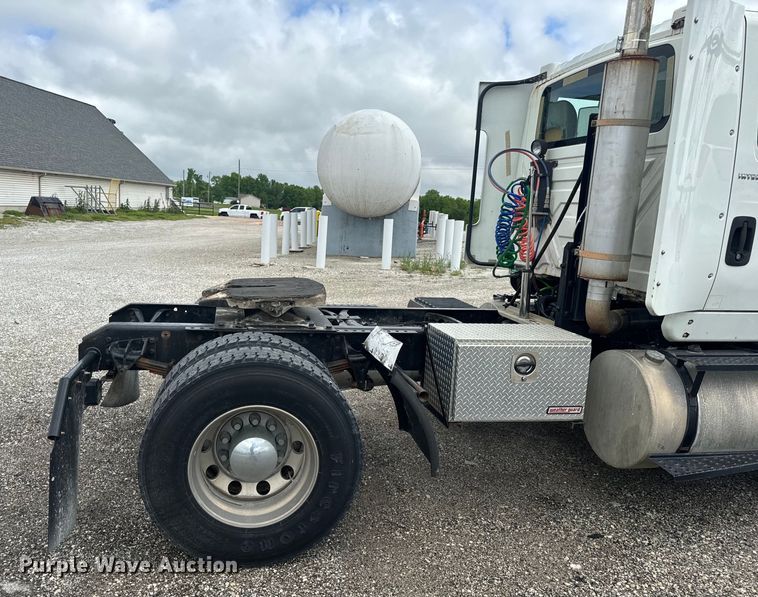 image for item EH6752 2007 International 8600 semi truck