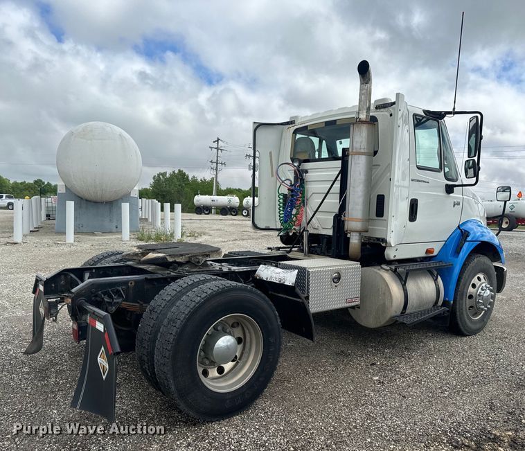 image for item EH6752 2007 International 8600 semi truck