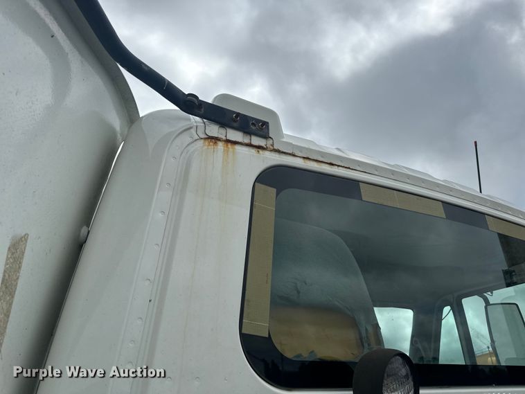 image for item EH6752 2007 International 8600 semi truck