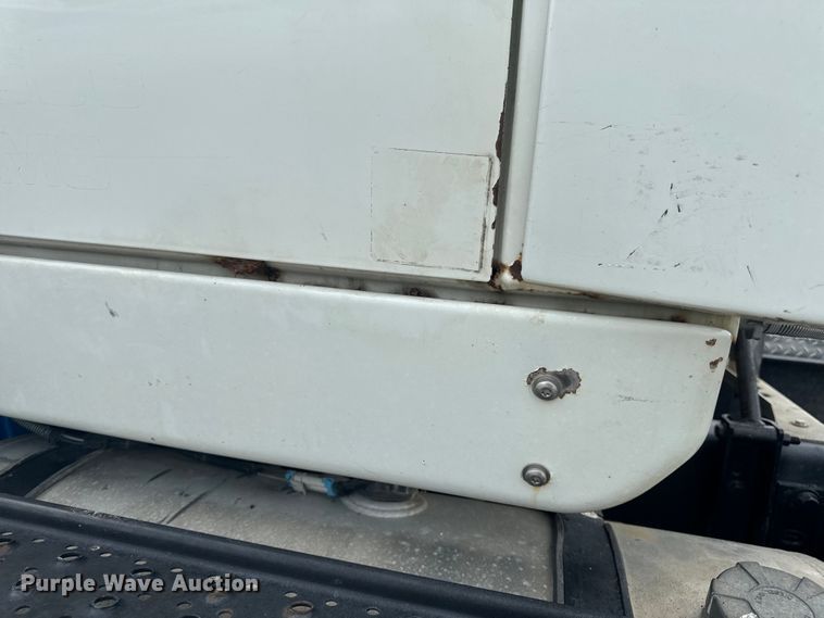 image for item EH6752 2007 International 8600 semi truck