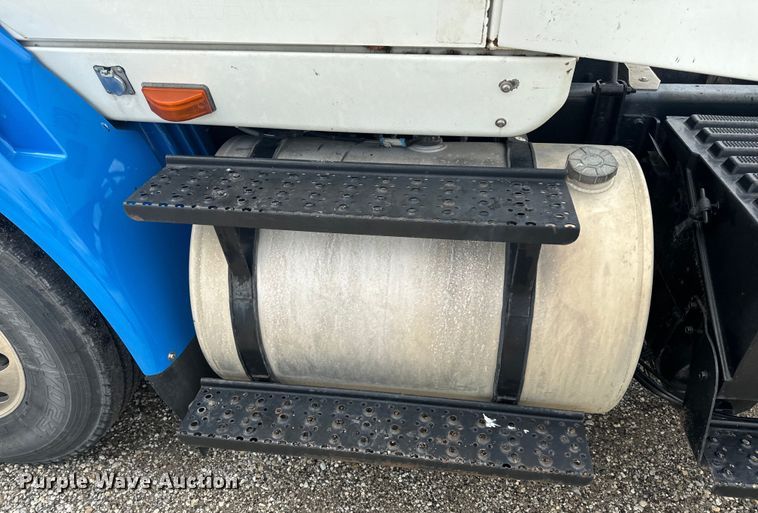 image for item EH6752 2007 International 8600 semi truck