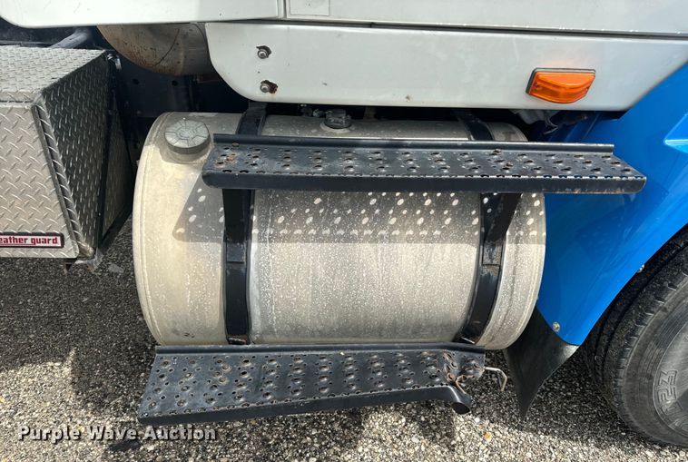 image for item EH6752 2007 International 8600 semi truck