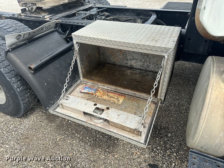 image for item EH6752 2007 International 8600 semi truck