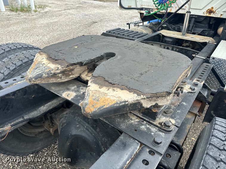 image for item EH6752 2007 International 8600 semi truck