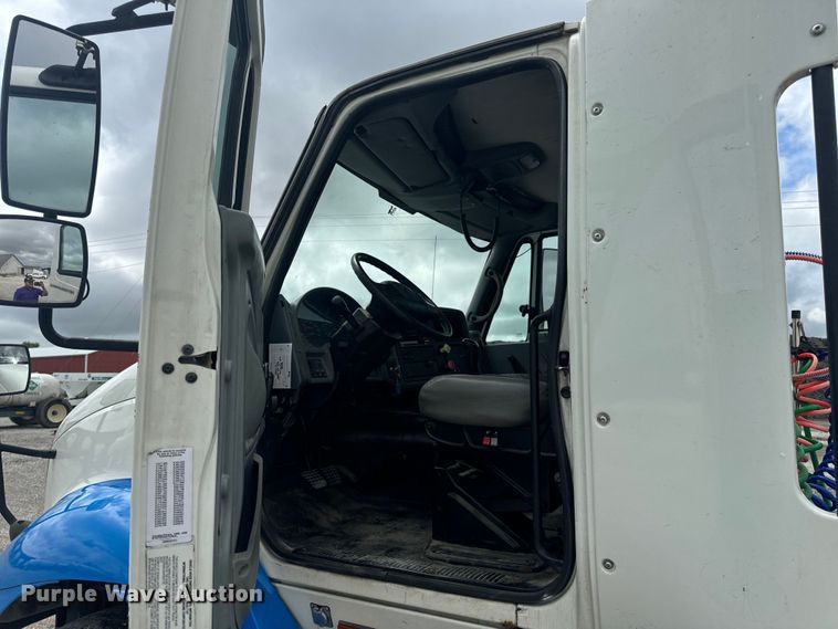 image for item EH6752 2007 International 8600 semi truck