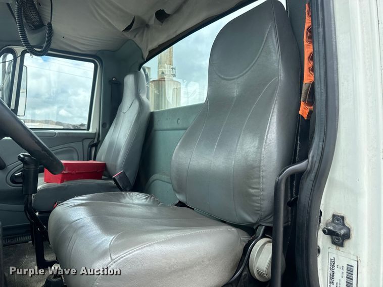 image for item EH6752 2007 International 8600 semi truck