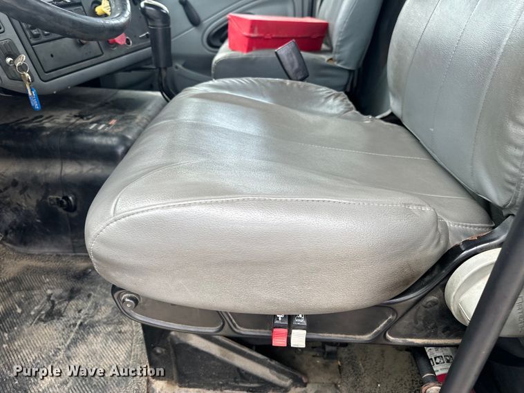 image for item EH6752 2007 International 8600 semi truck