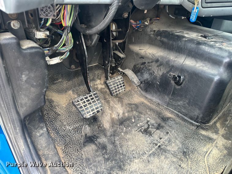 image for item EH6752 2007 International 8600 semi truck