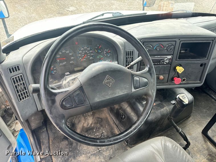 image for item EH6752 2007 International 8600 semi truck