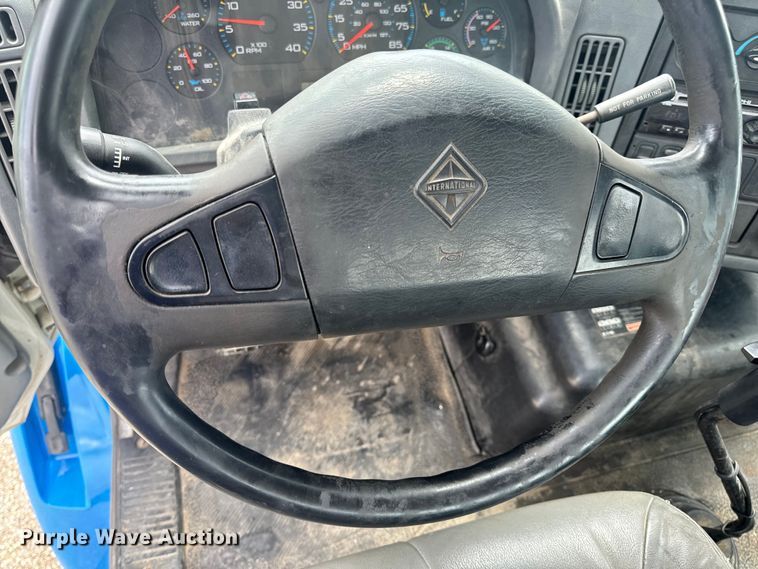 image for item EH6752 2007 International 8600 semi truck