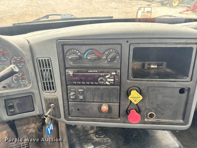 image for item EH6752 2007 International 8600 semi truck