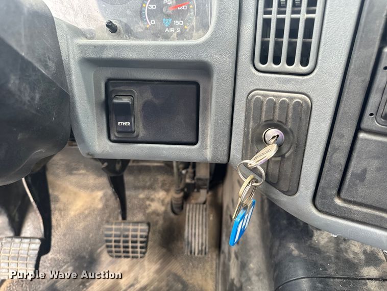 image for item EH6752 2007 International 8600 semi truck