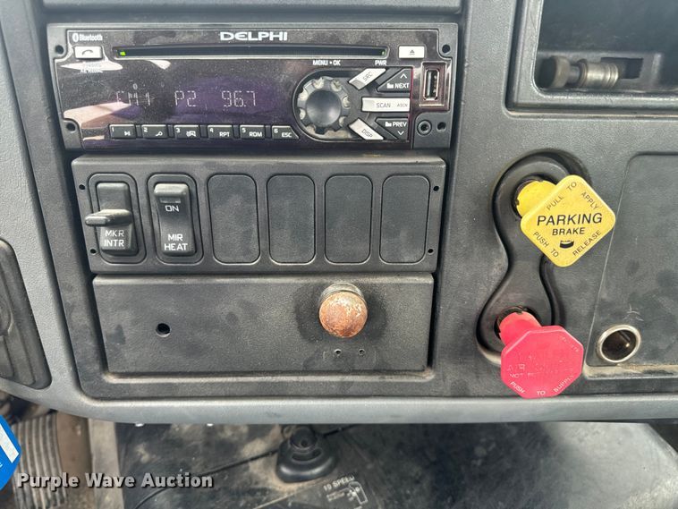 image for item EH6752 2007 International 8600 semi truck