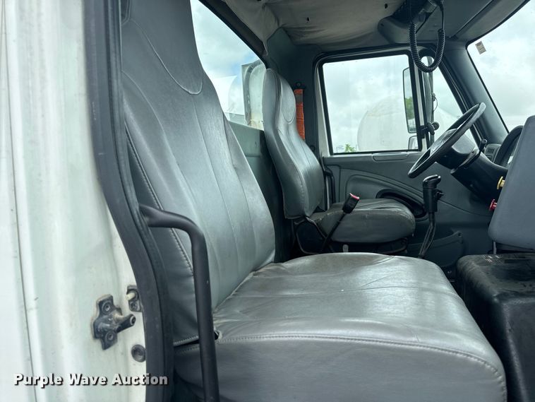 image for item EH6752 2007 International 8600 semi truck