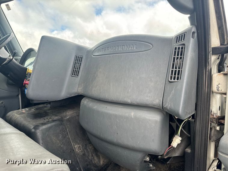 image for item EH6752 2007 International 8600 semi truck