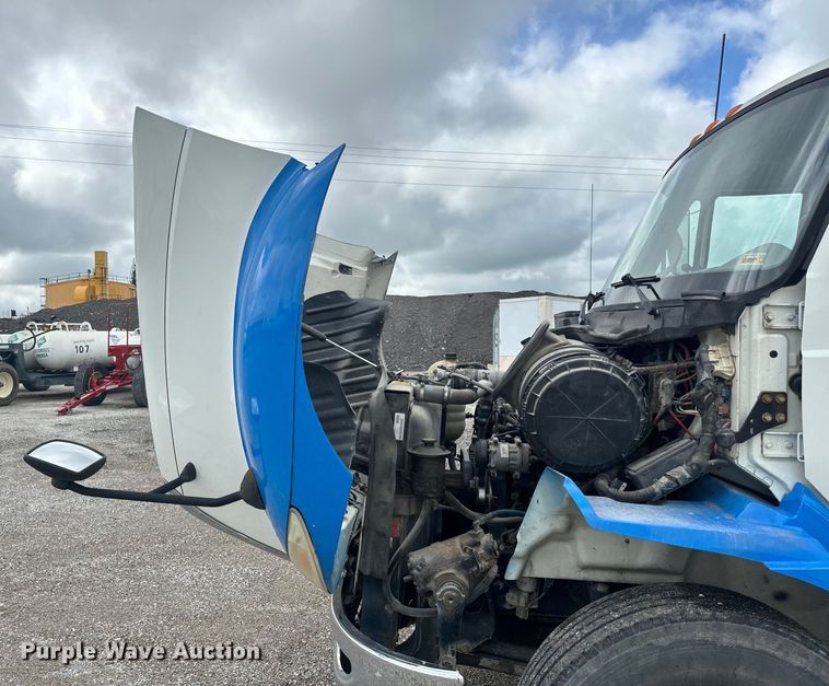 image for item EH6752 2007 International 8600 semi truck