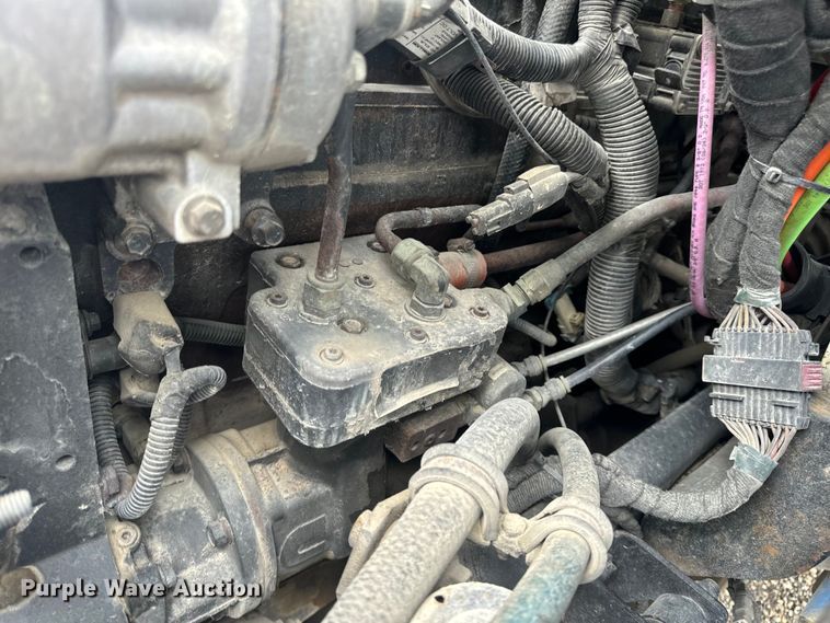 image for item EH6752 2007 International 8600 semi truck