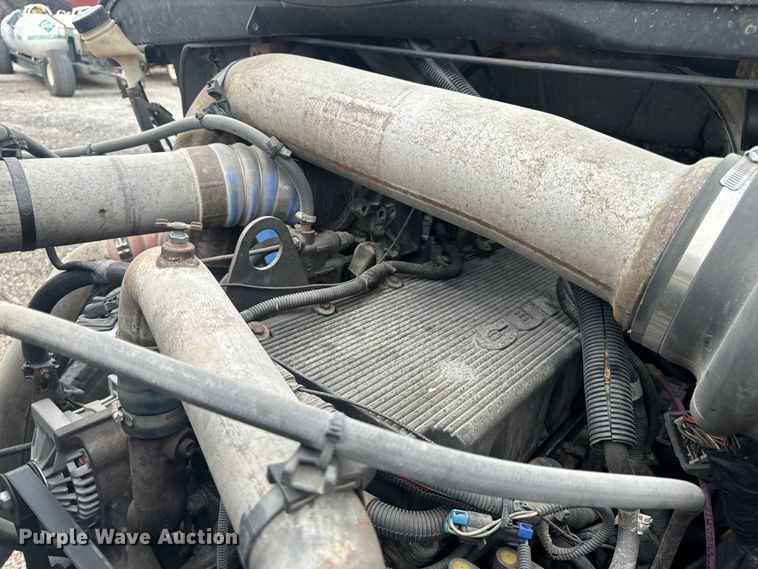 image for item EH6752 2007 International 8600 semi truck